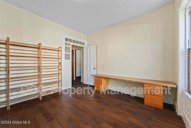 Foto del edificio - 102 Dove St