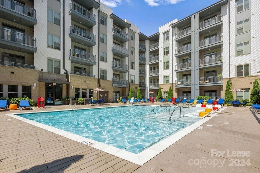 Foto principal - 145 New Bern St