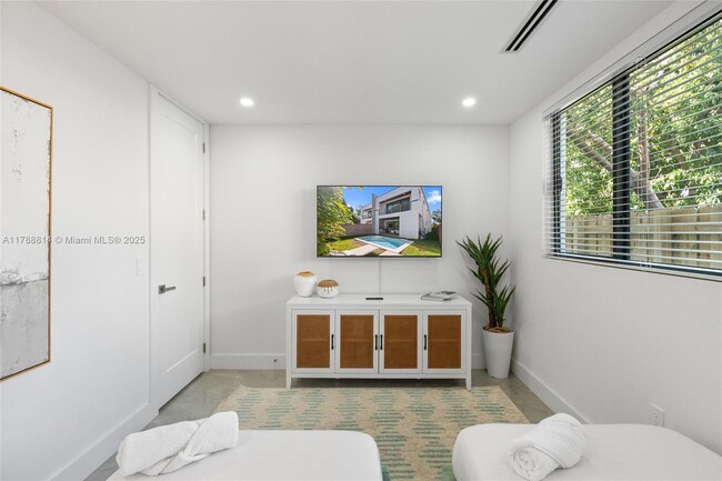 Foto del edificio - 325 SW 16th St
