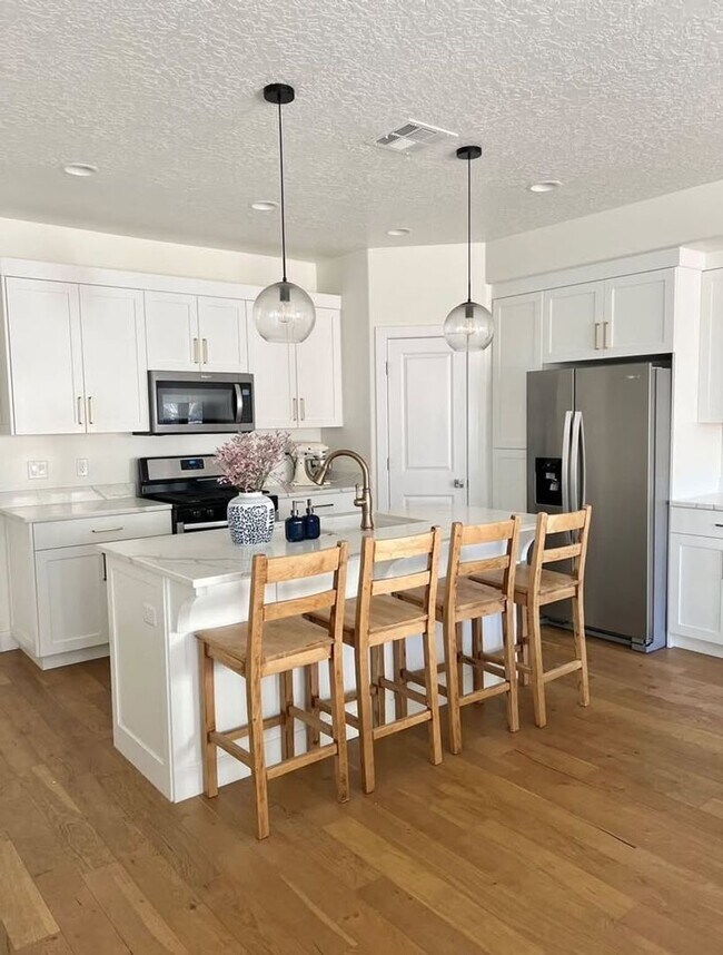 Foto del edificio - Gorgeous Townhome with Community Pool and Amenities