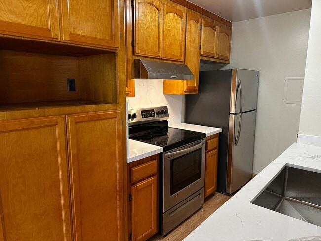 Building Photo - Bright 2 Bedroom 1 Bath Condo in Cambrian Area