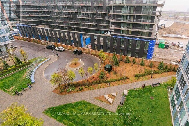 Photo du bâtiment - 565 Wilson Ave