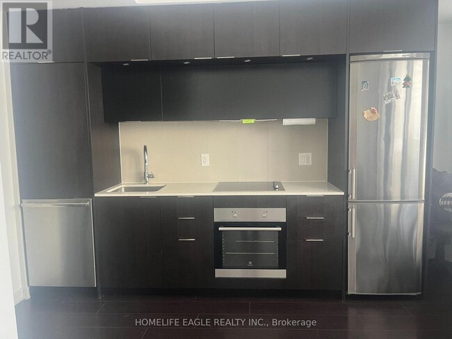 Photo du bâtiment - 55 Regent Park Blvd