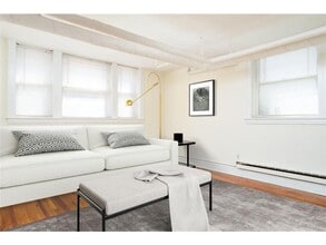 Building Photo - 1910 1st Ave S