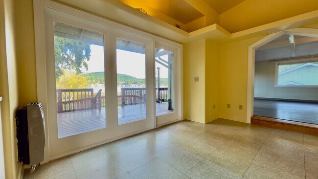 Foto del edificio - Lakefront Home at Summit Lake 3 Bedrooms w...