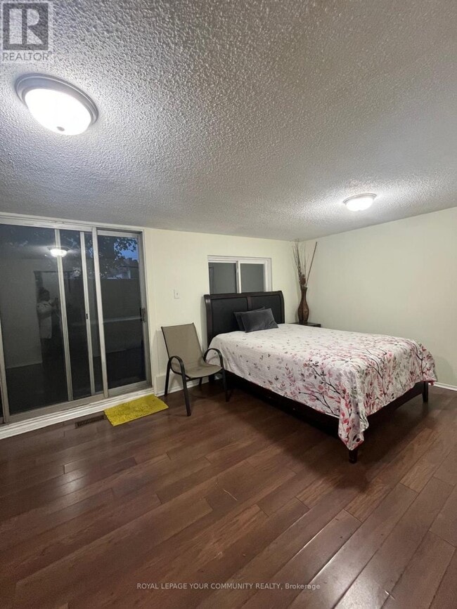 Photo du bâtiment - 443-443 Manse Rd