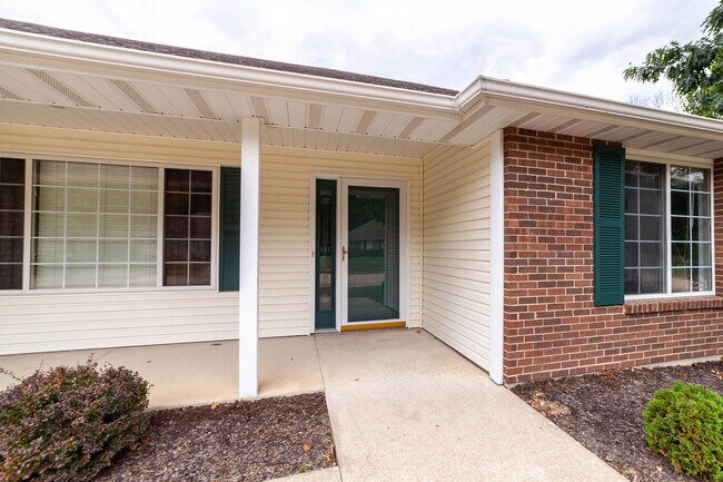 Building Photo - 714 Campusview Dr