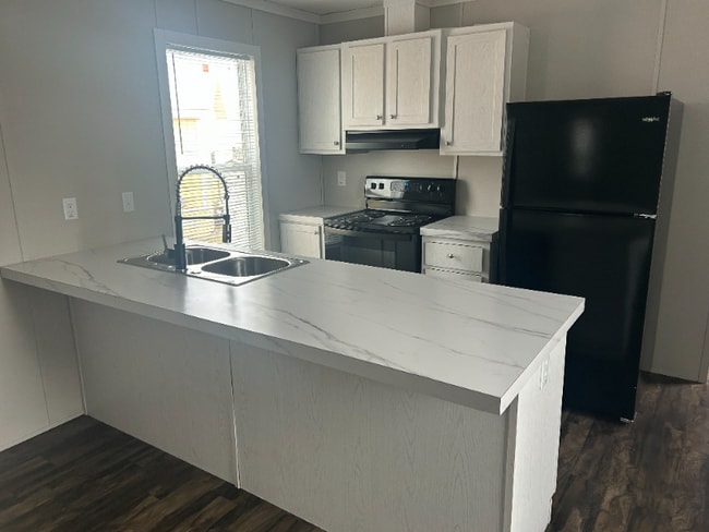 Building Photo - 636 Sweet Pea Ln