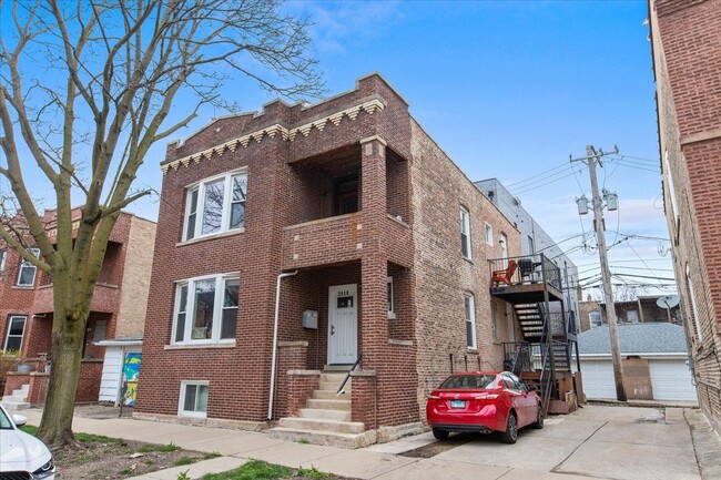 Foto del edificio - 2418 W Medill Ave