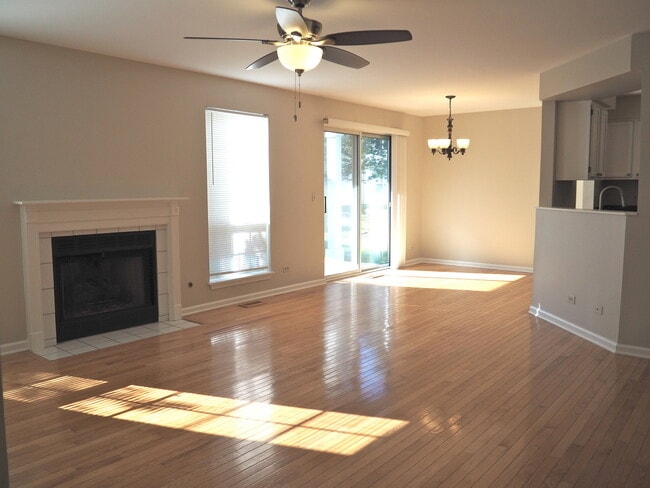 Building Photo - 106 Woodbury Ln