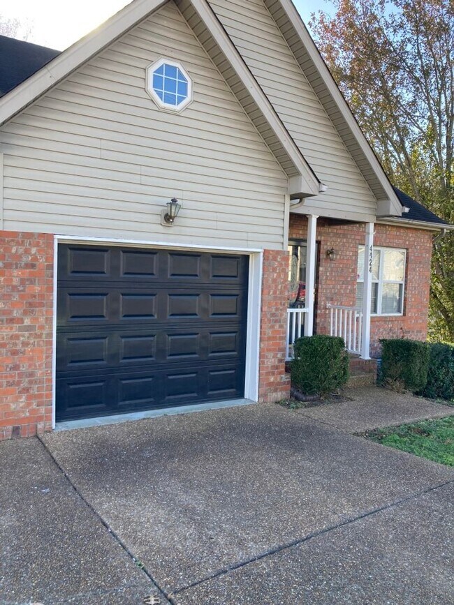 Foto del edificio - Hickory Highland Home Ready for Move In!