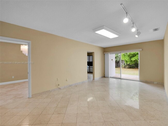 Foto del edificio - 1109 Biarritz Dr