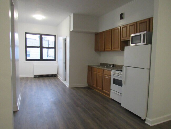 Building Photo - 5-14 Grandview Ave