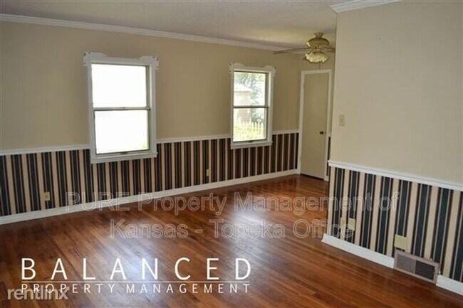 Building Photo - 722 SW Vesper Ave