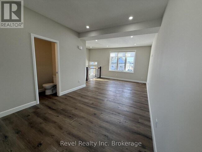 Building Photo - 675 Princess St