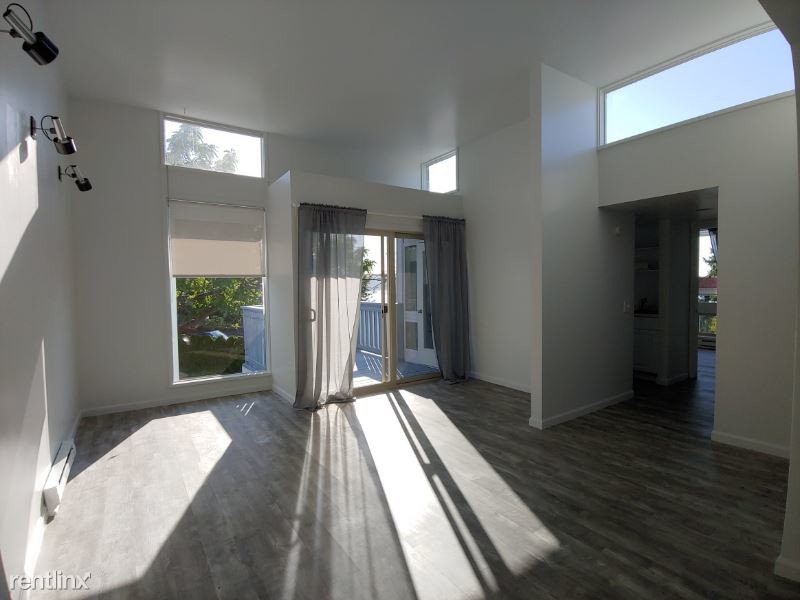 Primary Photo - 2 br, 1 bath Apartment - 611 5th St 1 Unit 1