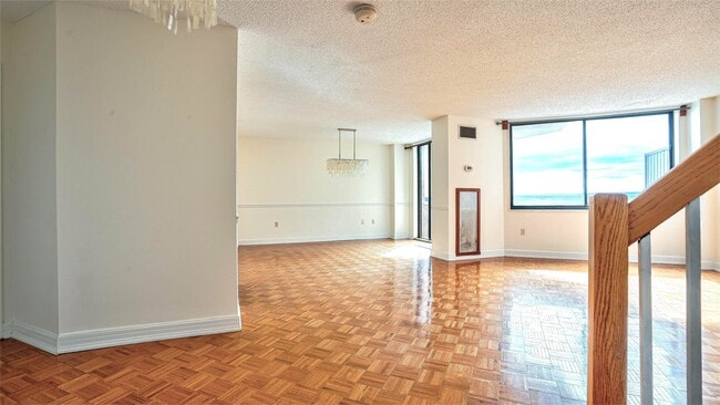 Foto del edificio - 720 Harmon Cove Tower