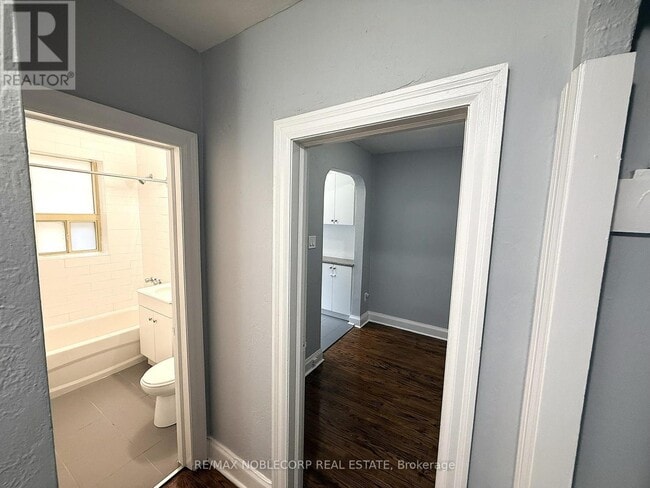 Building Photo - 1377 Bayview Ave