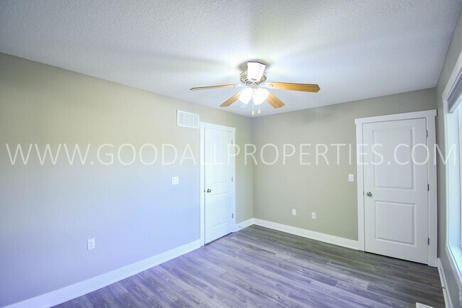 Foto del edificio - 3 bedroom 1.5 bath townhome in Van Meter