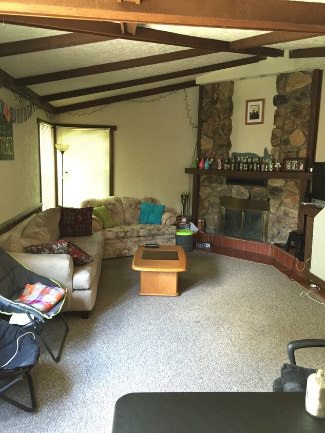 575 N Kansas St Unit A, Edwardsville, IL 62025 Apartments in Edwardsville, IL