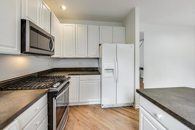 Building Photo - 2853 N Wolcott Ave