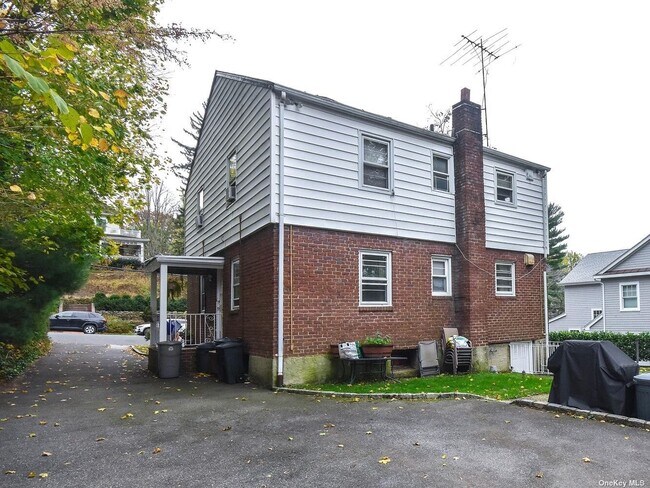 Building Photo - 43 5th Ave