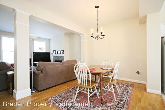 Building Photo - 2 br, 3.5 bath House - 1039 Carrington Place