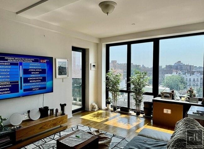 Building Photo - Gorgeous rent stabilized one bedroom with balcony