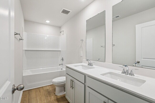 Building Photo - 936 Grand Mesa Dr