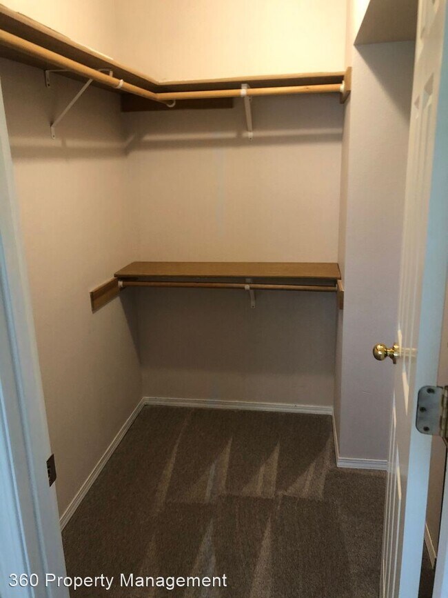 Foto del edificio - 984 E Whidbey Ave