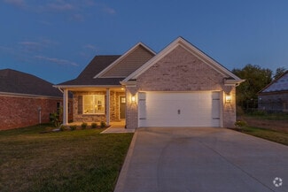 Building Photo - 124 White Pine Ct