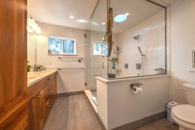Building Photo - 4265 Belmont Dr