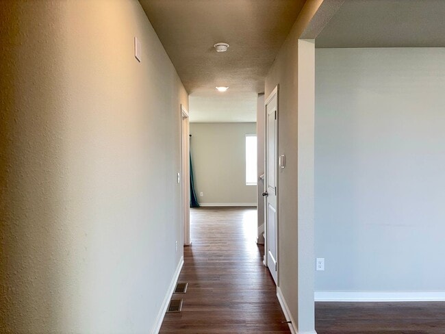 Building Photo - 1619 Port Royal Dr – 4 Bed/2.5 Bath in Belterra (Papillion) | Open Concept, Fireplace, Walk-In Pa...