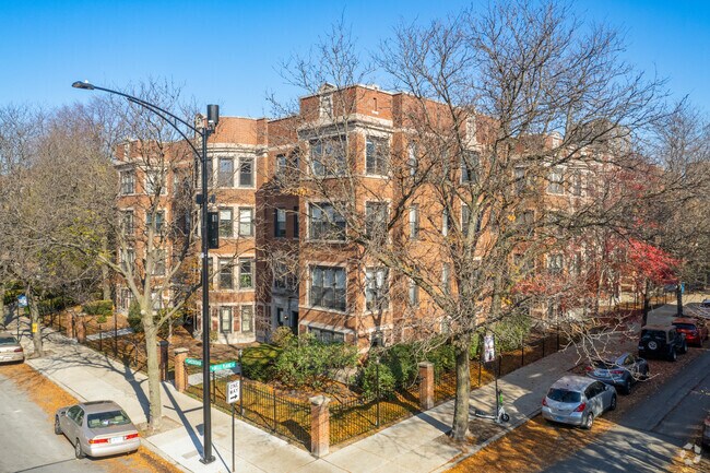 Building Photo - 4101 N Sheridan Rd