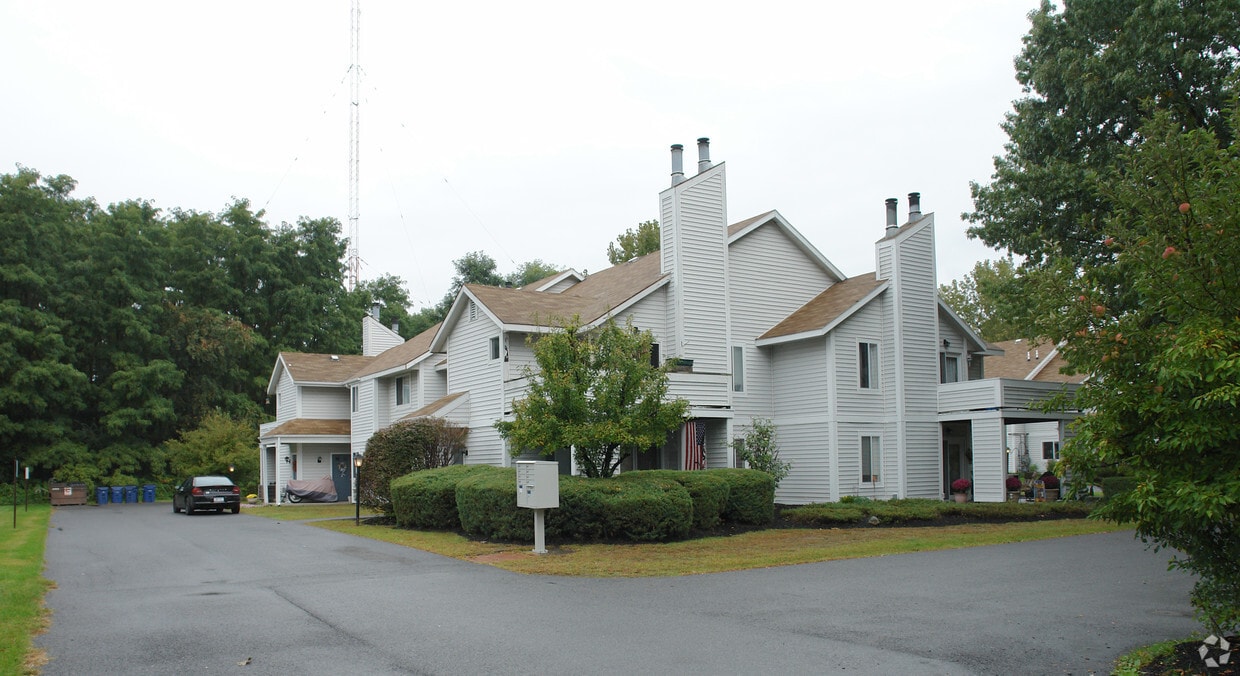Primary Photo - 978 Burdeck St