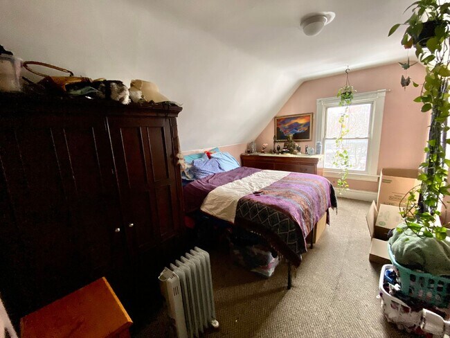 Building Photo - 34 Colchester Ave