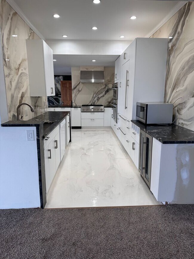 Building Photo - Custom Home with Amazing Views