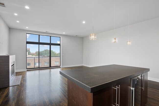 Foto del edificio - 1412 W Morse Ave