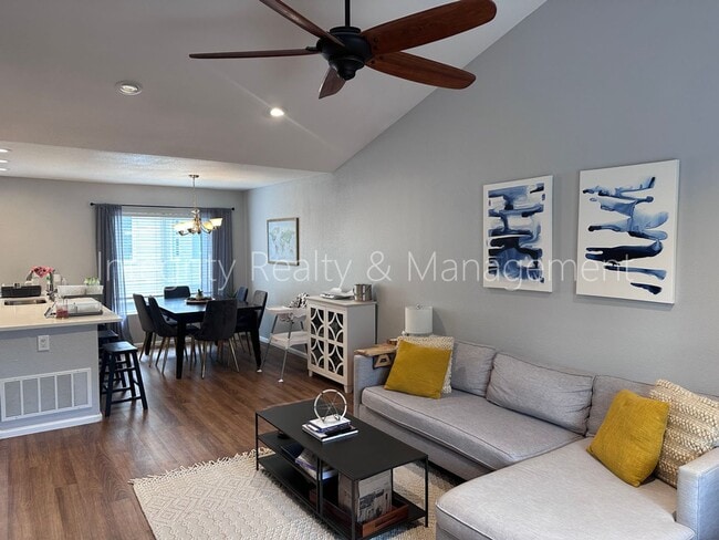 Building Photo - 427 Anvil Way