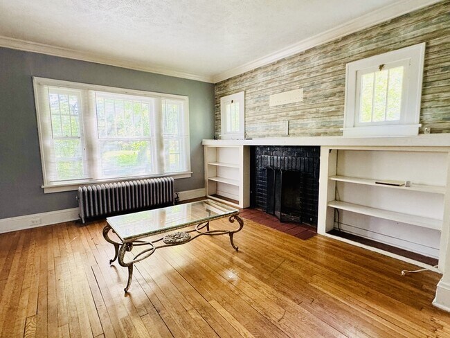 Building Photo - 1508 Parkhill Rd