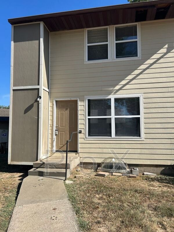 Building Photo - 3000 N Joplin St
