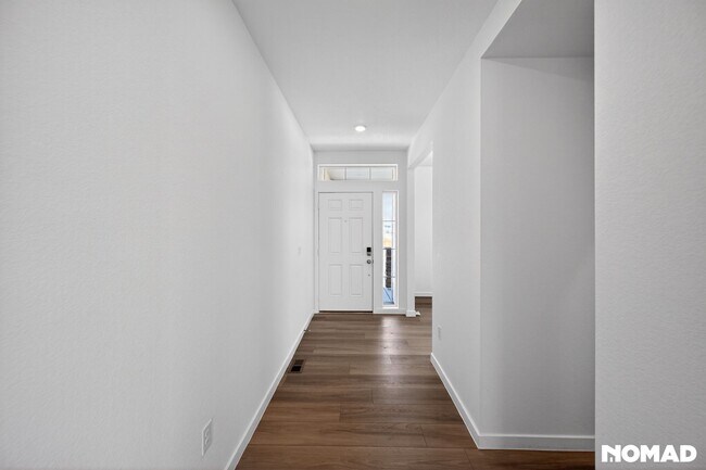 Foto del edificio - 4858 Astor Pl