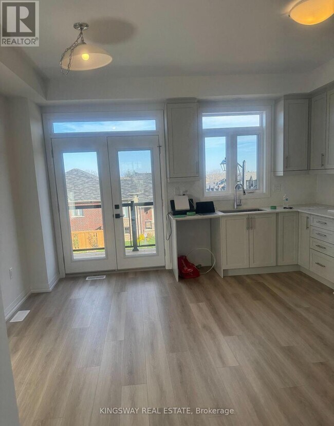 Photo du bâtiment - 55 Tom Brown Dr