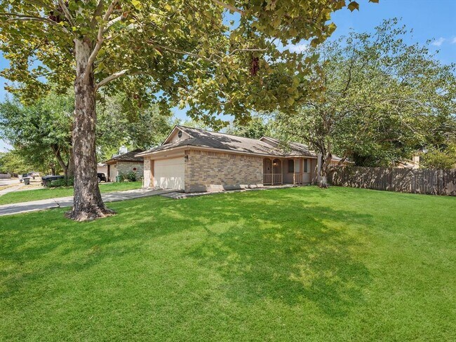 Foto del edificio - 23526 Tree House Ln