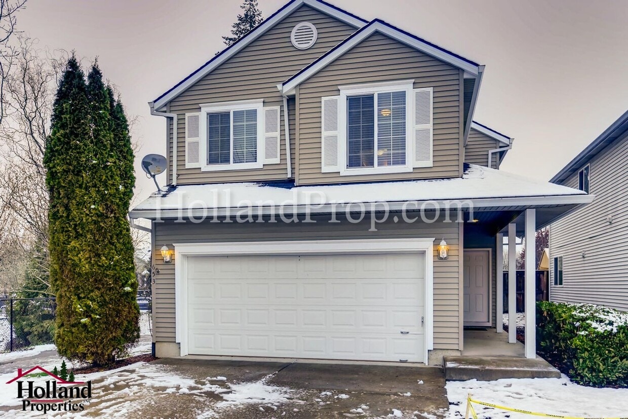 Beautiful 4 Bedroom 2.5 Bathroom Home in House Rental in