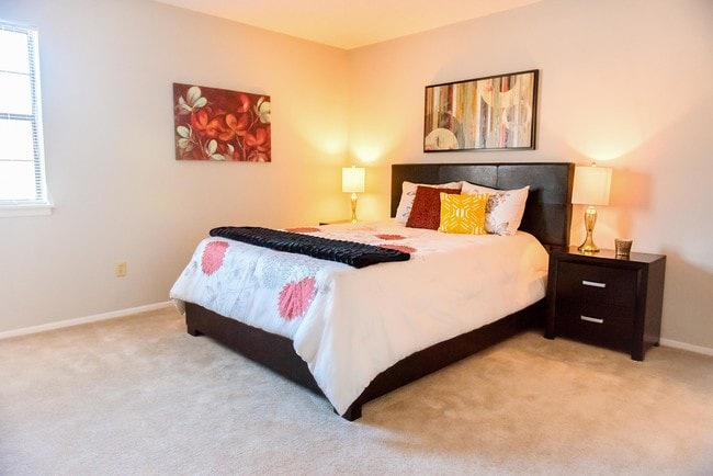 Lakeside Place Model Bedroom - Lakeside Place