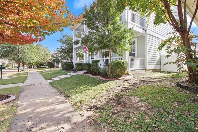 Building Photo - 9840 Cedarcrest Dr