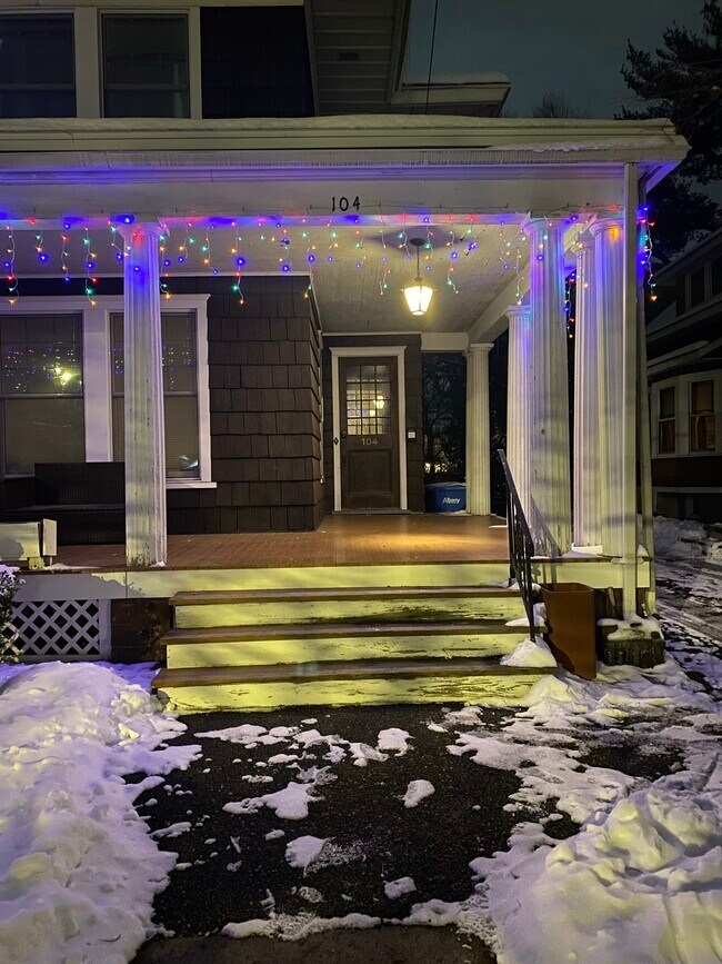 Foto del edificio - 104 Manning Blvd