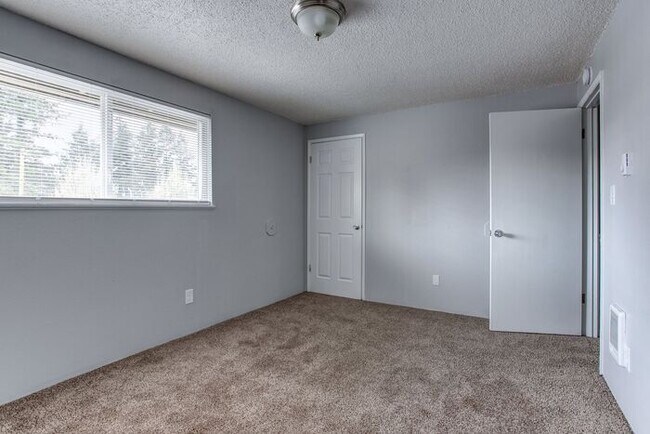 Foto del edificio - Shenandoah Gardens Apartments 2 bedroom 1....