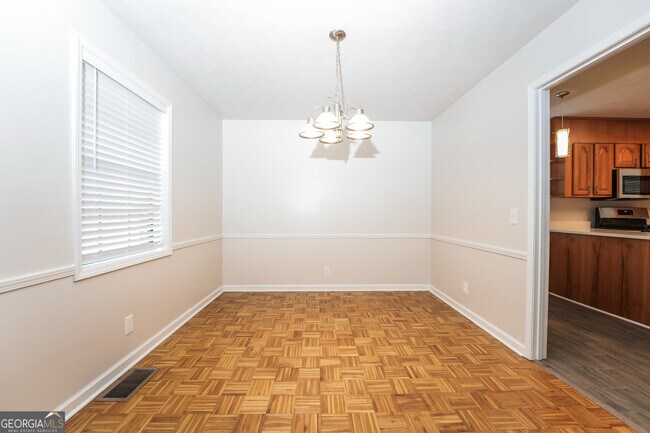 Building Photo - 2236 Kings Forest Dr SE